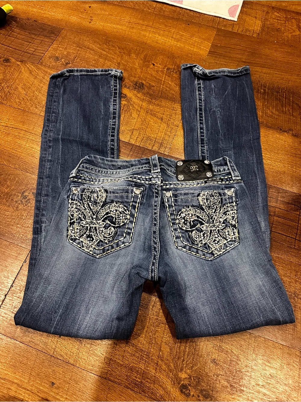Signature Slim Dark Wash Embroidered Pocket Skinny Jeans